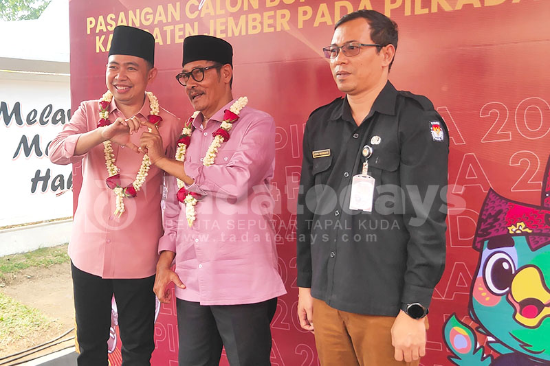 Gus Fawait - Djoko Susanto Mendaftar ke KPU Diiringi Ribuan Massa dan Pawai Budaya