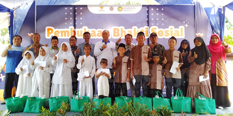 Semarak Bakti Sosial Dies Natalis Institut Ahmad Dahlan (IAD) Probolinggo ke-14