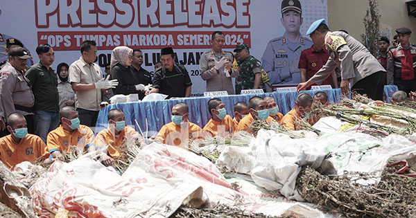 Polres Lumajang Pampang Barang Bukti dan Pelaku dalam Operasi Tumpas Narkoba