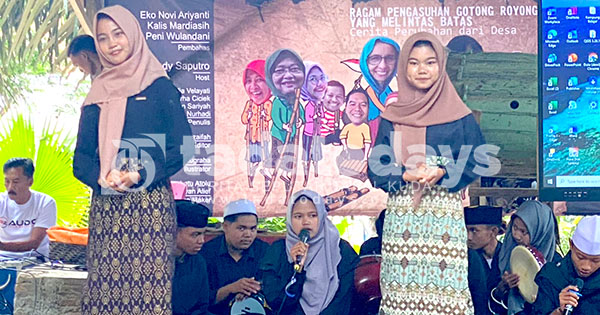 Cerita Perubahan dari Desa: Pengasuhan Gotong Royong dari Tanoker