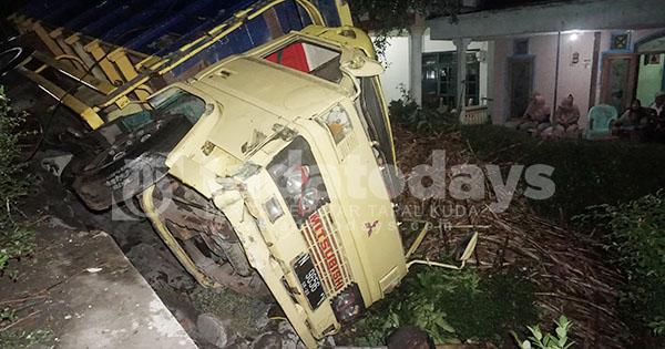 Tabrakan Beruntun Dua Truk Satu Bus di Jatiroto Lumajang, Sopir Tewas