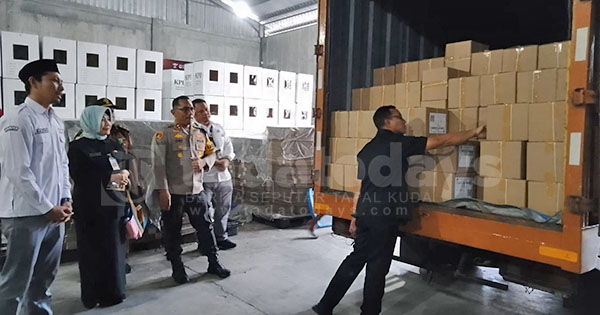 Surat Suara Pilgub Jatim dan Pilwali Kota Probolinggo Tiba di Gudang Logistik KPU