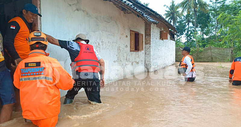 Intensitas Hujan Tinggi, Ratusan Rumah di Jember Terendam Banjir