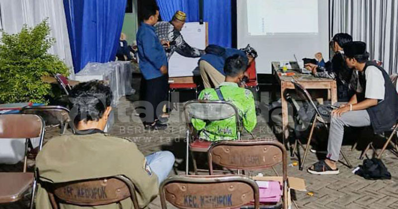 Rekapitulasi Suara di Kecamatan Kedopok Rampung, Paslon Handal Bersinar Unggul