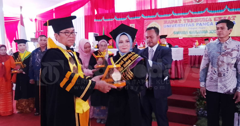 Rapat Terbuka Senat Wisuda XXXIII Universitas Panca Marga (UPM) Probolinggo