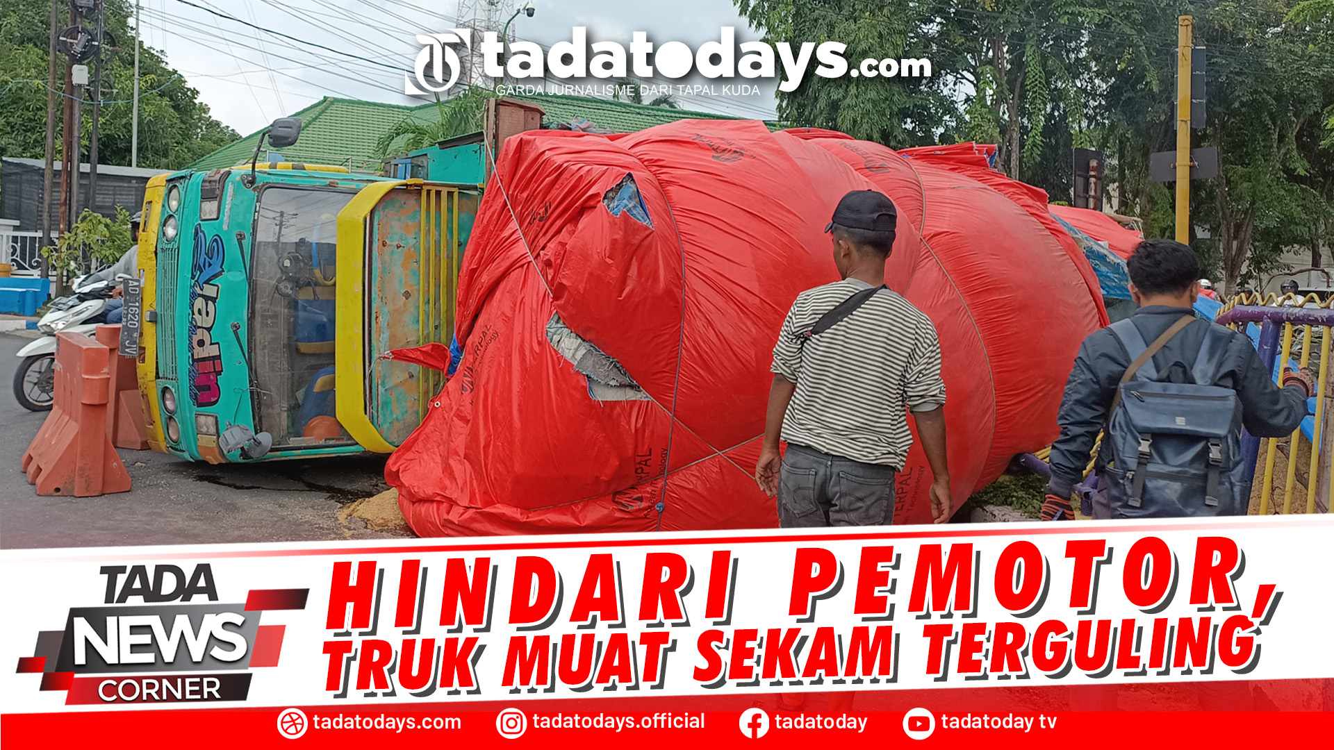 HINDARI PEMOTOR, TRUK MUAT SEKAM TERGULING