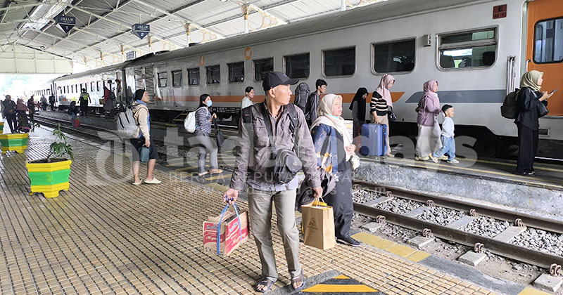 Stasiun KA Klakah Lumajang Telah Layani 5.818 Penumpang, 10.590 Kursi Masih Tersedia