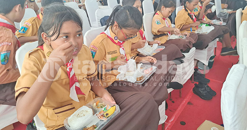 Pramuka Jatim Gelar Simulasi Makan Bergizi Gratis, Bagikan 12 Ribu Paket di Jember