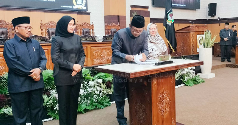 Paripurna DPRD Banyuwangi Umumkan Penetapan Bupati dan Wakil Bupati Terpilih