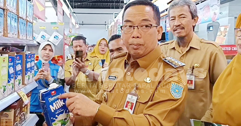 Wali Kota Probolinggo Sidak, Tarik Mamin Kemasan Penyok, Minta Rak Kandungan Babi Dipisah