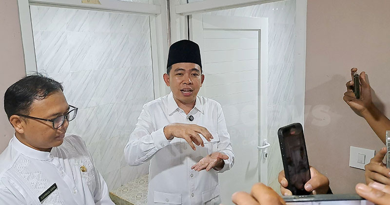 Terima Pengaduan Pertama di “Wadul Gus E”, Bupati Jember Fawait Sidak Toilet Alun-Alun