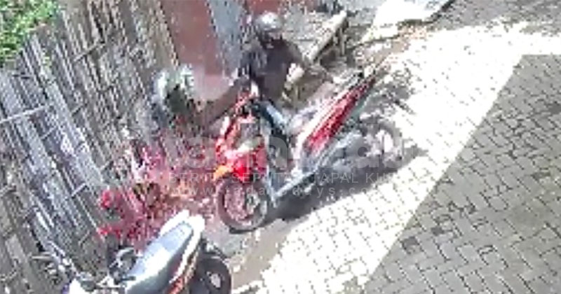 Sepeda Motor Pemuda Kanigaran Kota Probolinggo Dicuri, Aksi Maling Terekam CCTV