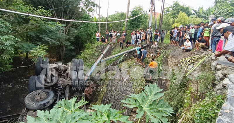 Dump Truck Tabrak Sepeda Motor dan Pikap di Malasan Probolinggo, 3 Orang Meninggal