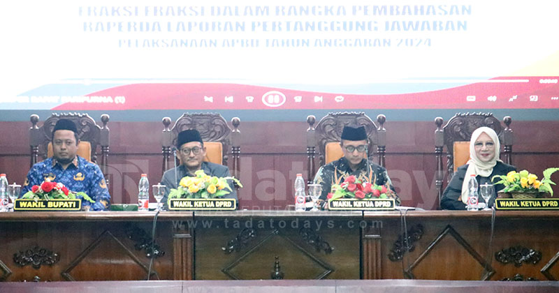 Paripurna DPRD Kabupaten Probolinggo Bahas PU Fraksi tentang Raperda LPJ Pelaksanaan APBD 2024