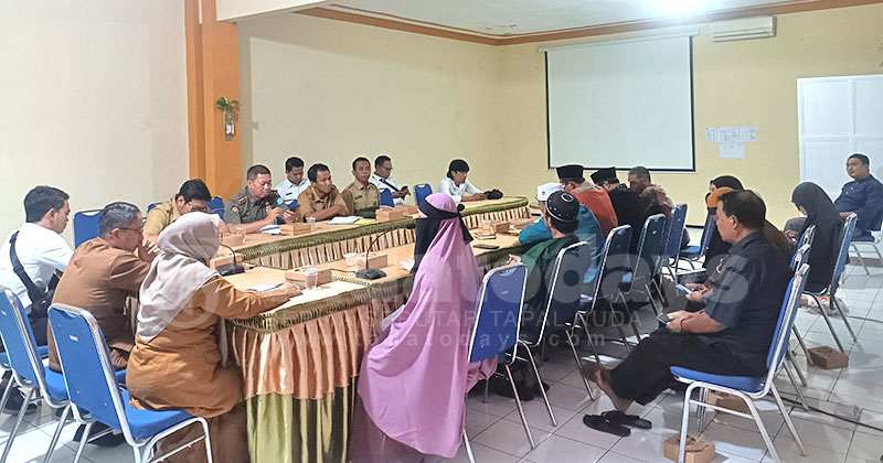Dimediasi, Pedagang Oleh-Oleh Depan Masjid Agung Kota Probolinggo Menolak 4 Tempat Alternatif