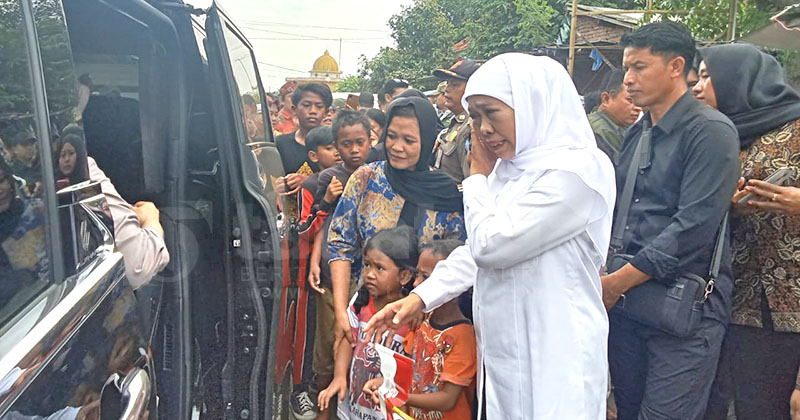 Gubernur Khofifah Tinjau Proyek Pembangunan Bronjong dan Jembatan di Probolinggo