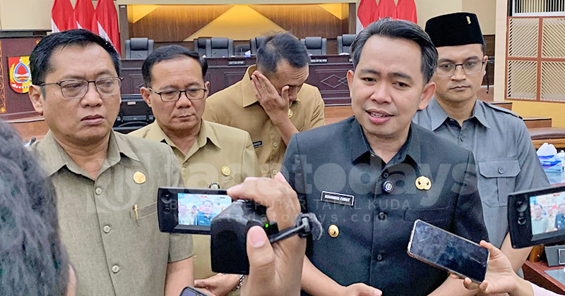 Dua Raperda Usulan DPRD, Bupati Fawait Soroti Wawasan Kebangsaan dan Peran Santri