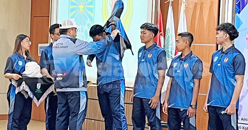 Kontingen KONI Kota Probolinggo Resmi Dilepas ke Porprov Jatim 2025, Wali Kota Beri Semangat