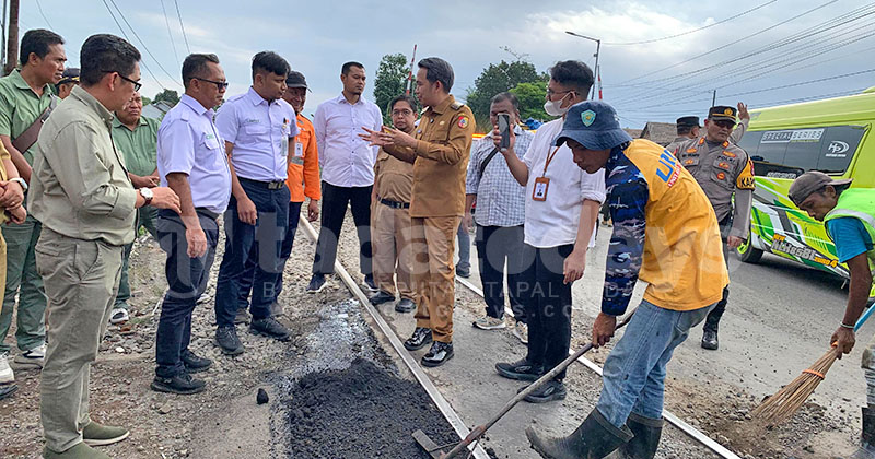 Lintasan Rel Pecoro Jember Ditambal Sementara, Bupati Fawait: BPJN Jangan Lamban