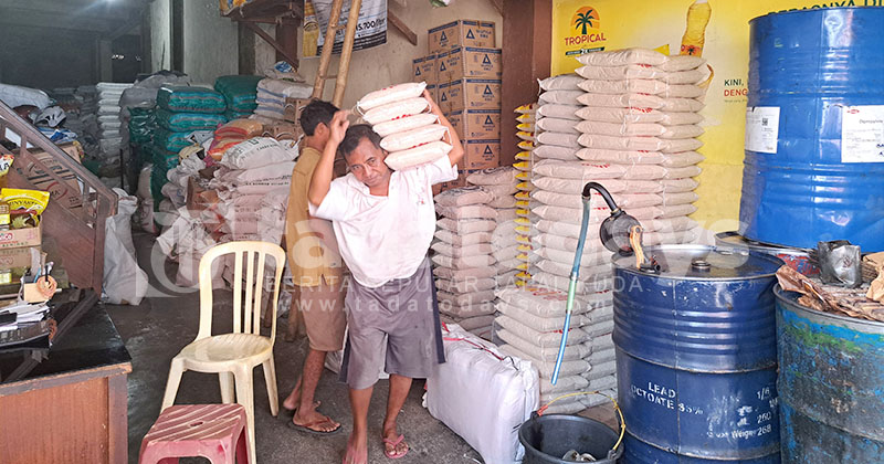 Pedagang Pasar Tanjung Jember Keluhkan Harga Beras Tak Stabil dan Pasokan Seret