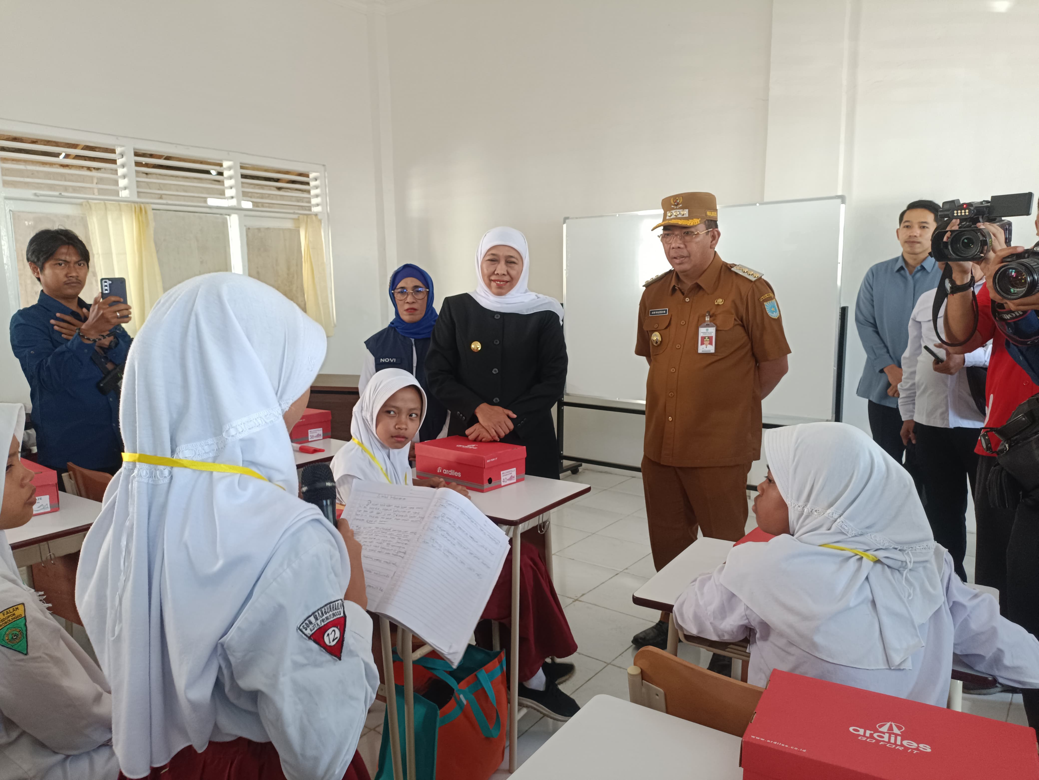Kesan Pertama Murid SR Kota Probolinggo: Senang Semua Gratis, tapi Sedih Terpisah dengan Ortu