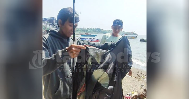 Pencarian Korban Perahu Pemancing Terbalik di Lekok Pasuruan, Temukan Alat Pancing dan Jaket