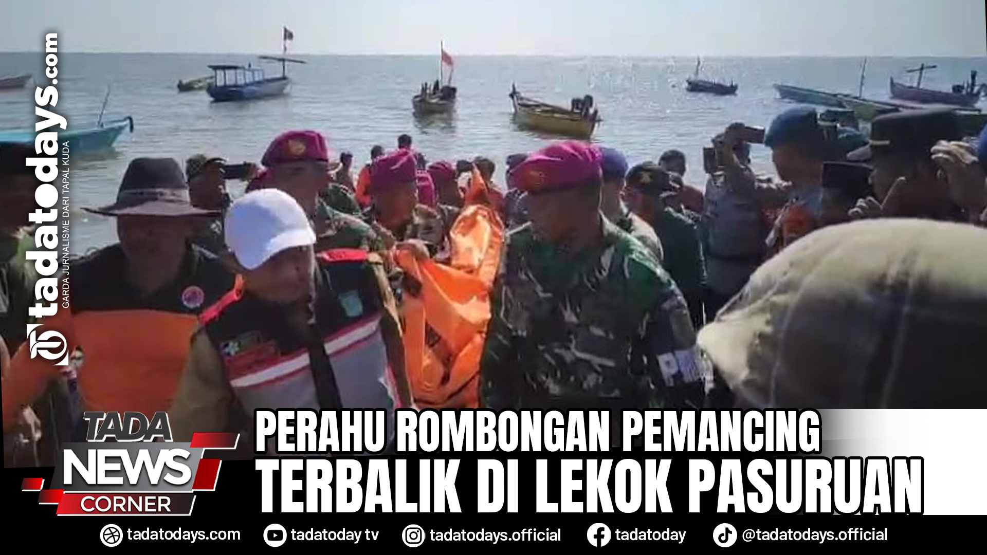 PERAHU ROMBONGAN PEMANCING TERBALIK DI LEKOK PASURUAN