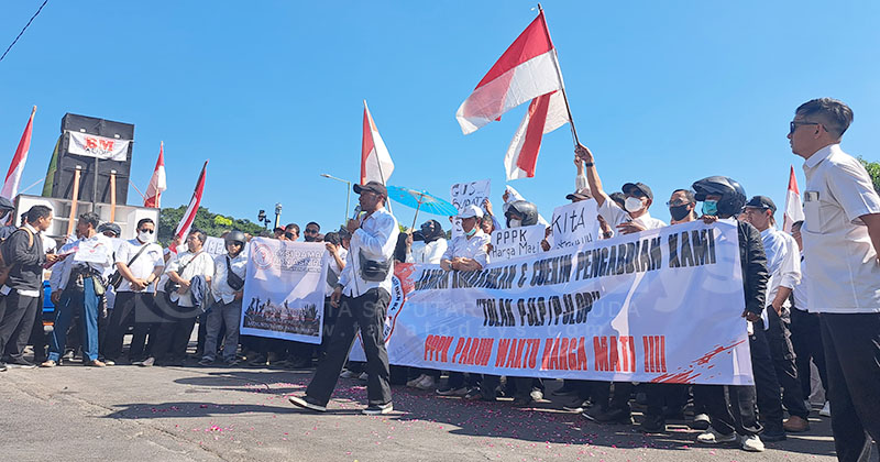 Ratusan Pegawai R4 Demo di Pemkab Jember, Tolak Skema PJLOP dan Tuntut Diangkat PPPK