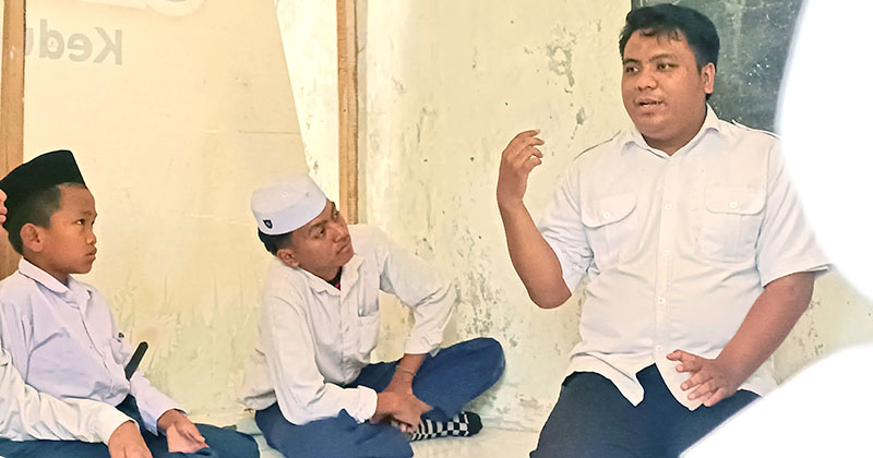 Atmadi, Pemuda 24 Tahun Menjadi Kepala MTs di Kota Probolinggo demi Menyemai Ilmu