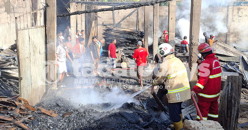 Gudang Mebel di Winongan Pasuruan Ludes Dilahap Api, Pemilik Rugi Ratusan Juta