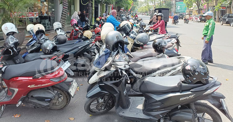 Pasar Minggu Jalan Suroyo Kota Probolinggo Raup Pendapatan Parkir Rp 2,1 Juta