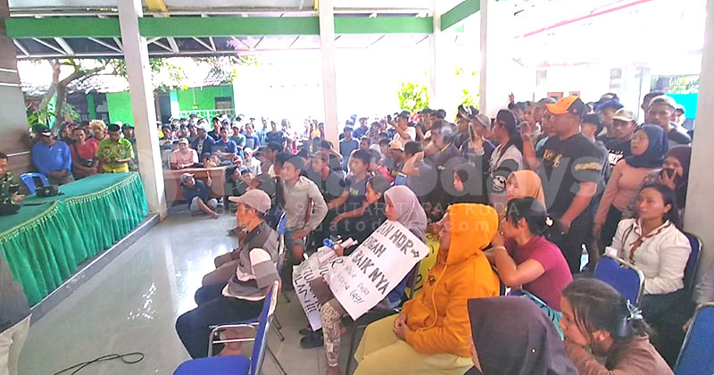 Ratusan Warga Tempuran Pasuruan Tuntut Kades Mundur, Dinilai Tidak Bisa Mengayomi