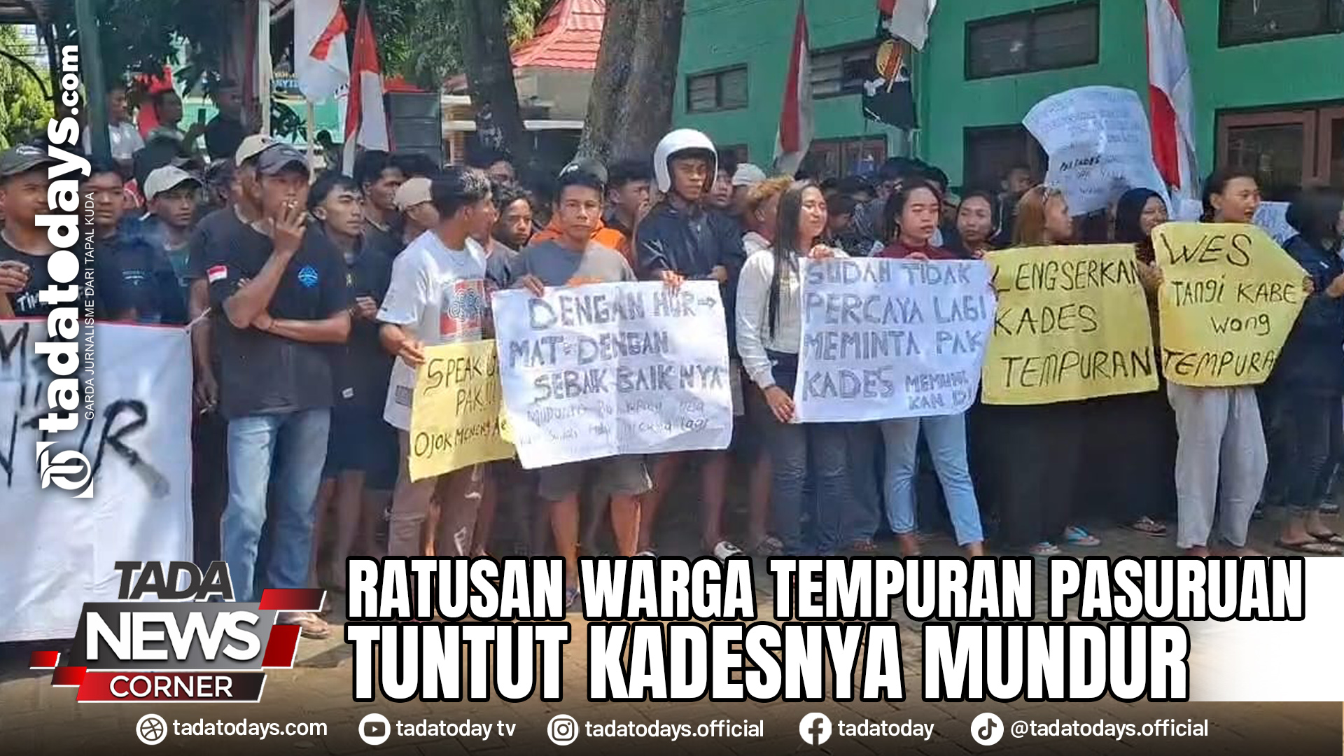 RATUSAN WARGA TEMPURAN PASURUAN TUNTUT KADESNYA MUNDUR