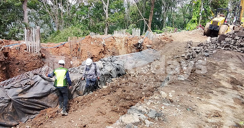 Progres Perbaikan Jalur Gumitir, Antisipasi Longsor, Pasang Bronjong di Tikungan Khokap