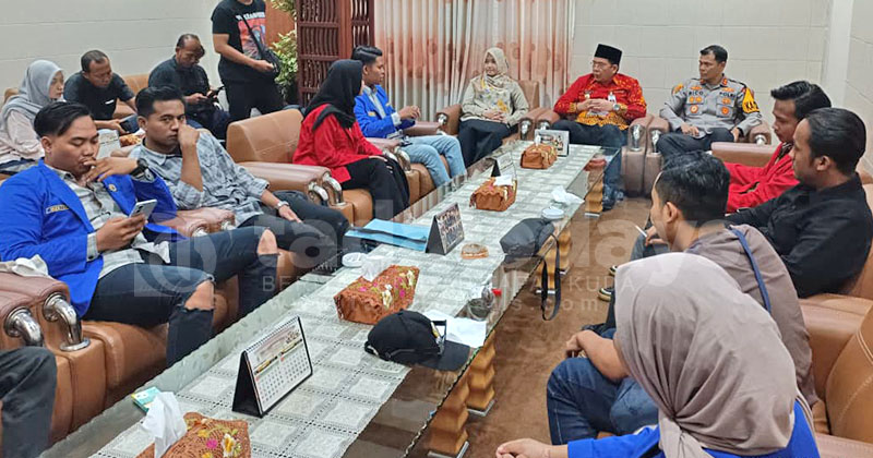 Mahasiswa Audiensi di DPRD Kota Probolinggo, Harjakot dan Gedung Kesenian Juga Jadi Butir Tuntutan