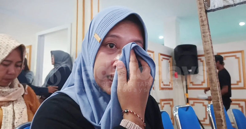 Air Mata Bahagia Nur Siti, Penjahit asal Tanggul, Bantuan Kaki Palsu Membuatnya Bisa Melangkah