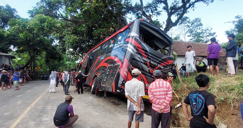 Rem Blong, Bus Wisata RS Bina Sehat Jember Kecelakaan di Jalur Wisata Bromo, 6 Meninggal di Lokasi
