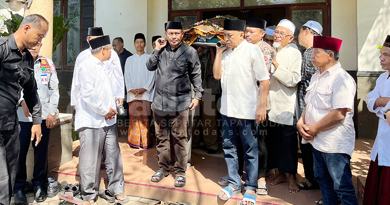 Diantar Ribuan Orang, Mantan Wali Kota Probolinggo HM Buchori Dimakamkan