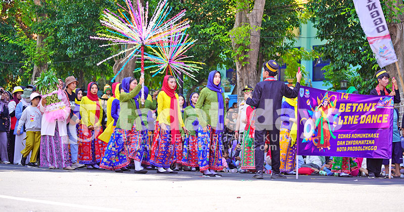 Pawai Budaya dalam Hari Jadi Kota Probolinggo ke-666, Diskominfo Tampilkan Betawi Line Dance