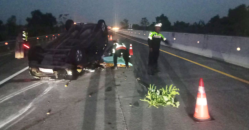 Pecah Ban, Avanza Terbalik di Tol Pasuruan-Probolinggo, 1 Orang Meninggal
