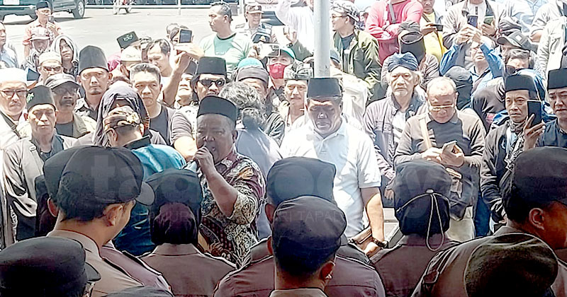 Dua Orang Diamankan Polda Buntut Perusakan Cungkup Makam di Winongan Pasuruan, Massa Lurug Polres Tuntut Pembebasan