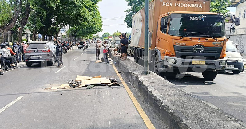 Tak Kuat Nanjak, Truk Mundur Sasak Motor di Gempol Pasuruan, 3 Tewas