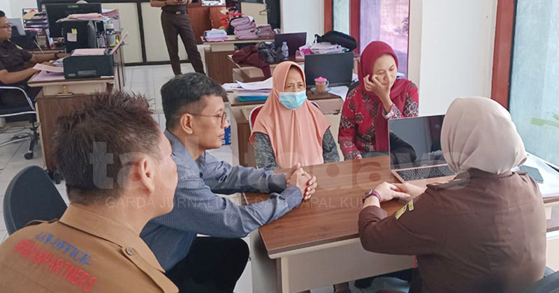 Kejari Kota Pasuruan Eksekusi Jumiyati, Terpidana Kasus Korupsi PKBM