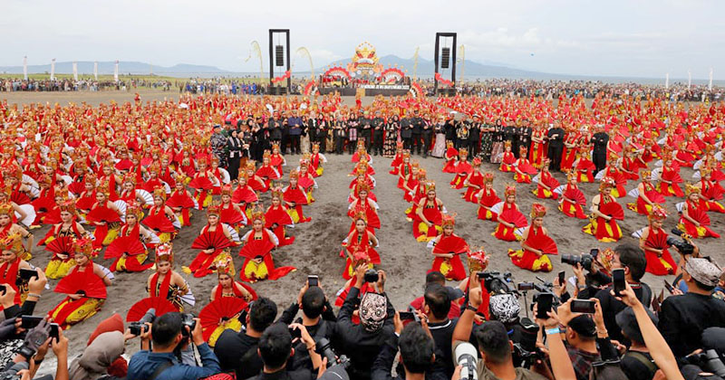 Gandrung Sewu 2025 Tampilkan 1.400 Penari, Angkat Tema “Selendang Sang Gandrung”