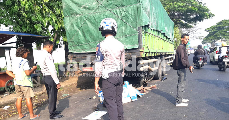 Tabrak Truk Parkir di Gempol Pasuruan, Seorang Pemotor asal Grati Tewas