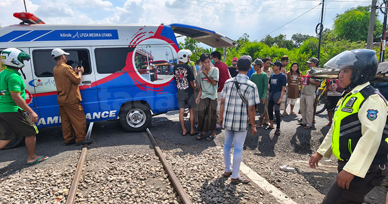 Pemotor di Pasuruan Tewas Disasak Kereta di Pelintasan tanpa Palang Pintu