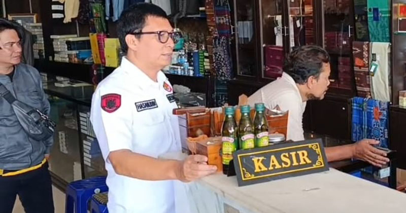 Perempuan di Pasuruan Diduga Embat Sarung Mewah Senilai Rp 8 Juta di Toko Busana Muslim