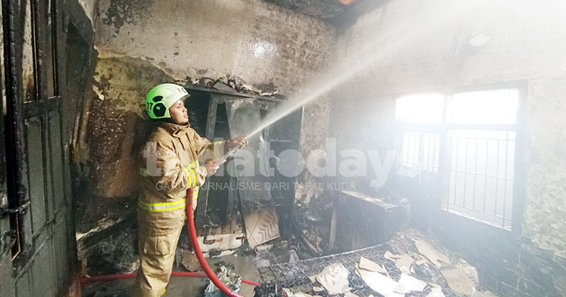 Kipas Angin Korslet, Rumah Warga di Kraton Pasuruan Ludes Terbakar