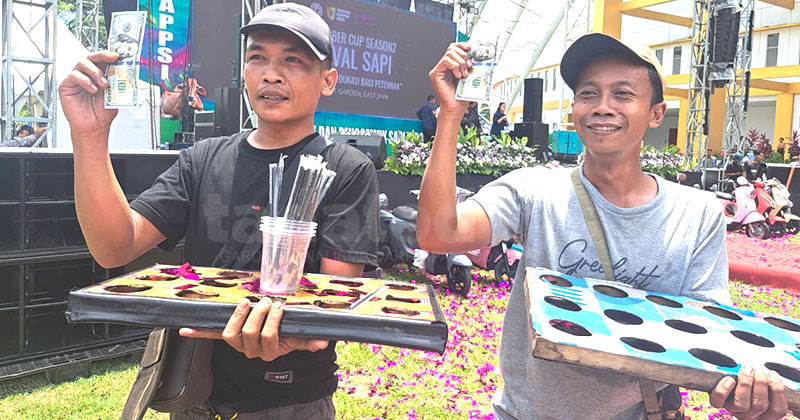 Usai Serahkan Bantuan Pertanian, Mentan Amran Borong Jualan PKL di JSG Jember