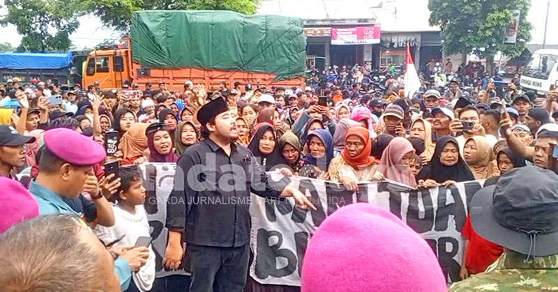 Warga Nguling Pasuruan Demo Tolak Pembangunan Batalyon TNI AL